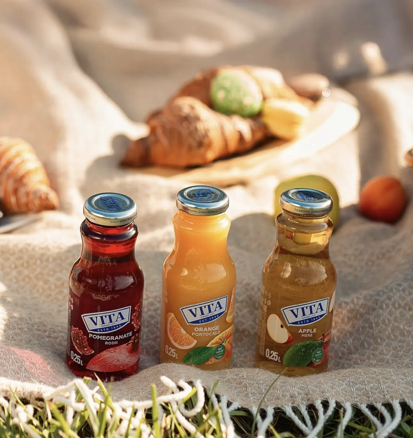 Сервировка стола с продукцией Orhei-Vit